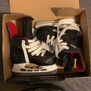 Bauer youth size 7 ice hockey skates